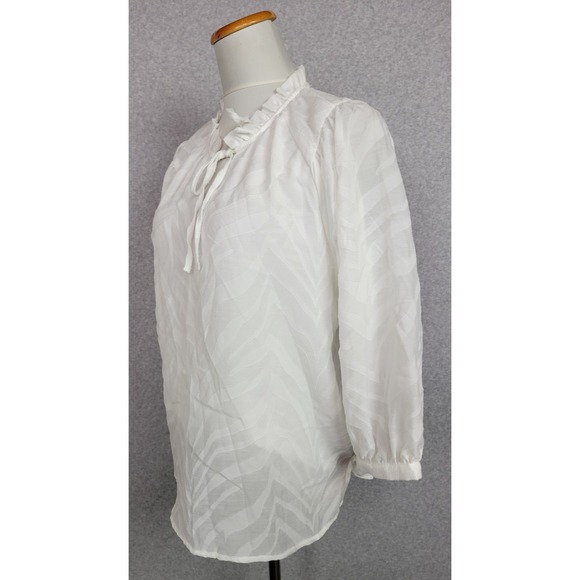 NWT Vince Camuto Womens Jacquard Zebra Print  Split Neck Blouse Ivory Small‎ - Picture 5 of 11